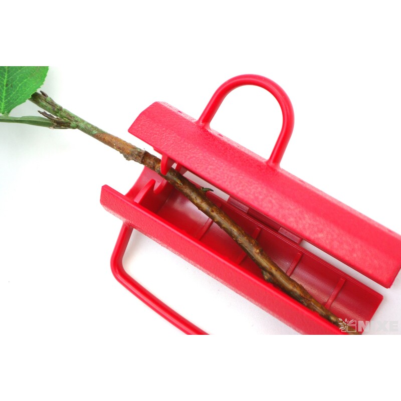 ODTRŇOVAČ PLASTOVÝ