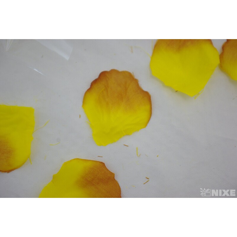 OKVĚTNÍ LÍSTKY RŮŽÍ 100ks*ŽLUTÁ+HNĚDÁ