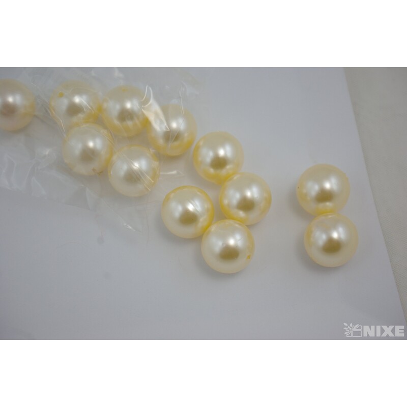 KORÁLKY 20mm 12ks*SMETANOVÁ