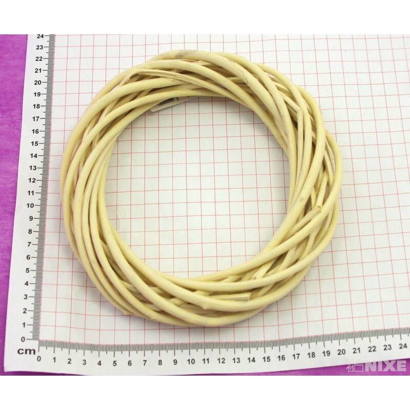 VĚNEC PROUTĚNÝ 20cm*MIX BAREV