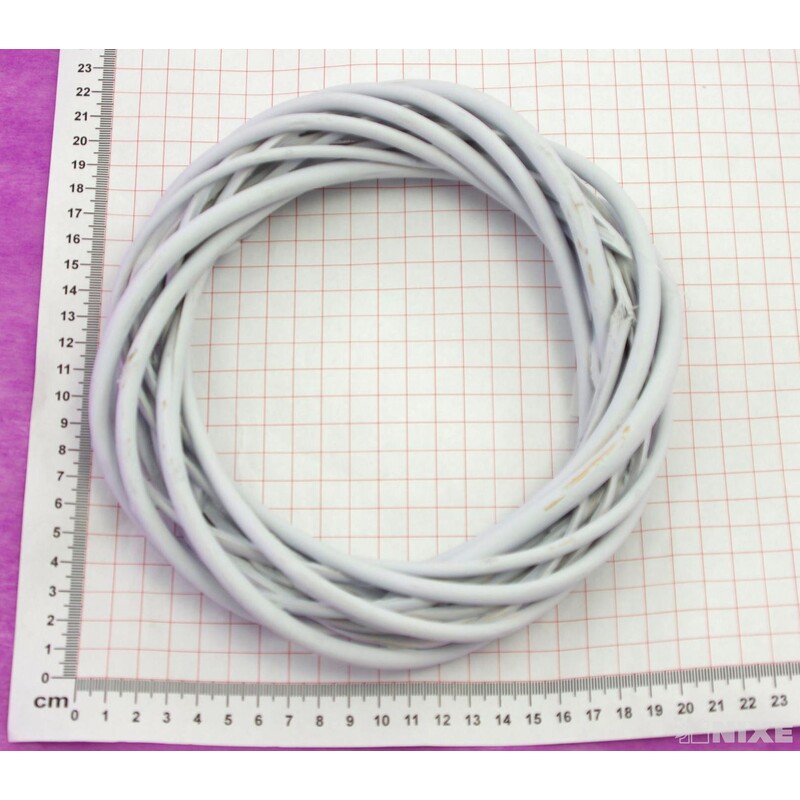 VĚNEC PROUTĚNÝ 20cm*MIX BAREV