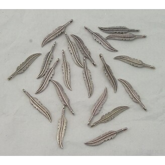 ZÁVĚS KOV PEŘÍ 20ks 3cm*STŘÍBRNÁ