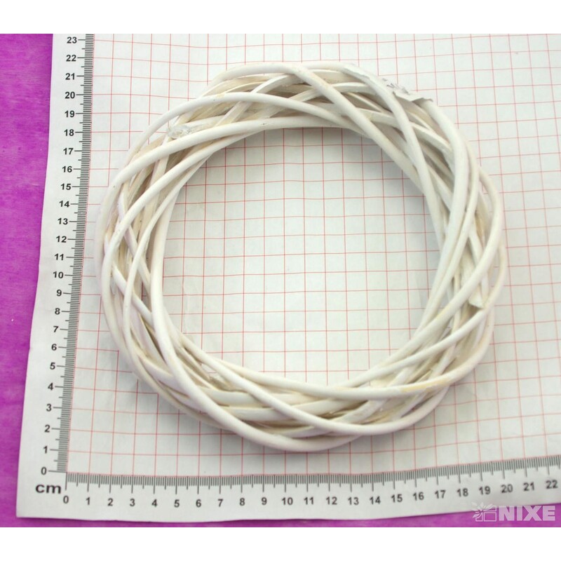 VĚNEC PROUTĚNÝ 19cm*BÍLÁ