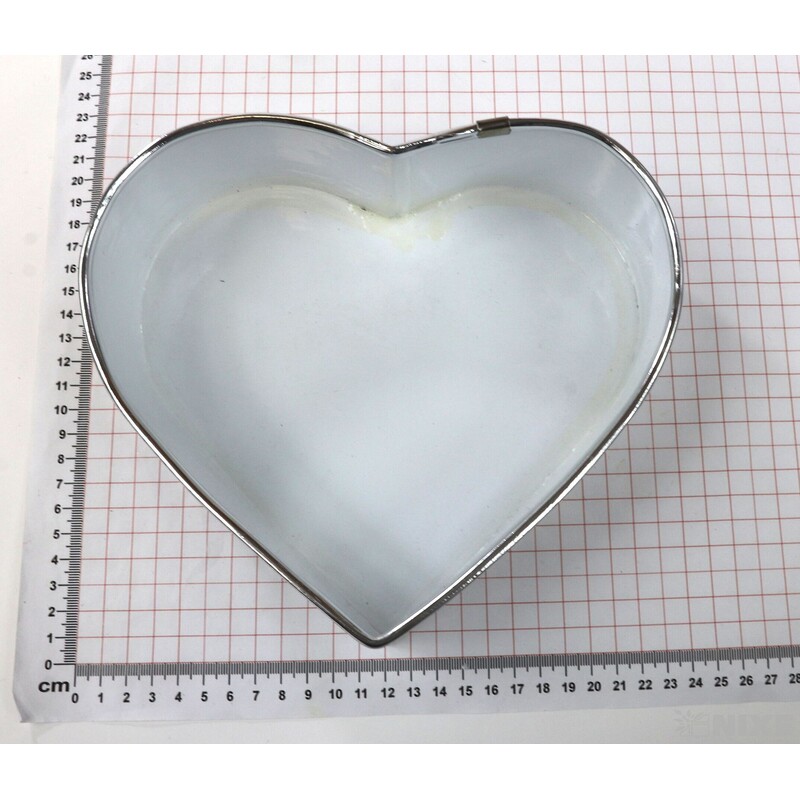 PLECHOVÁ MISKA SRDCE 20x6cm*BÍLÁ