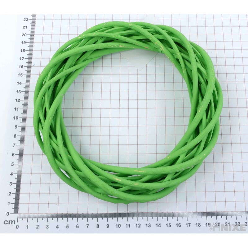 VĚNEC PROUTĚNÝ 20cm*MIX BAREV